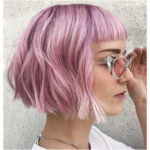 Kurzer Bob mit pinken Pony